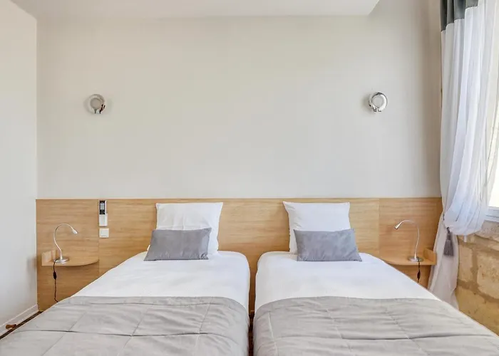 Logis Hotel - Hotel Des Voyageurs 2*