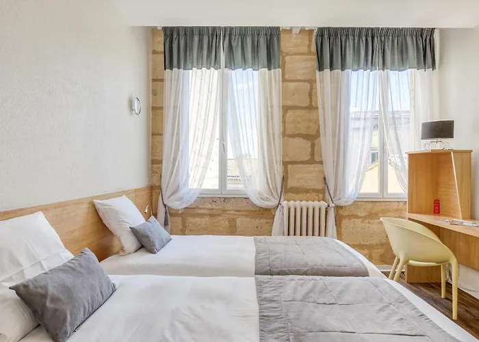 Logis Hotel - Hotel Des Voyageurs 2*