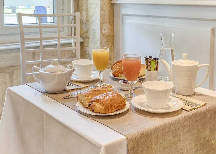 Logis Hotel - Hotel Des Voyageurs 2*