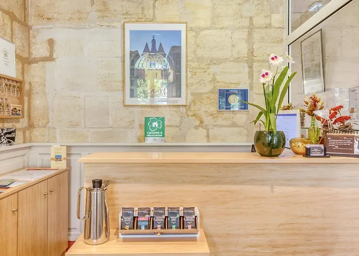 Logis Hotel - Hotel Des Voyageurs 호텔 2*