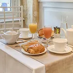 Logis Hotel - Hotel Des Voyageurs 2*